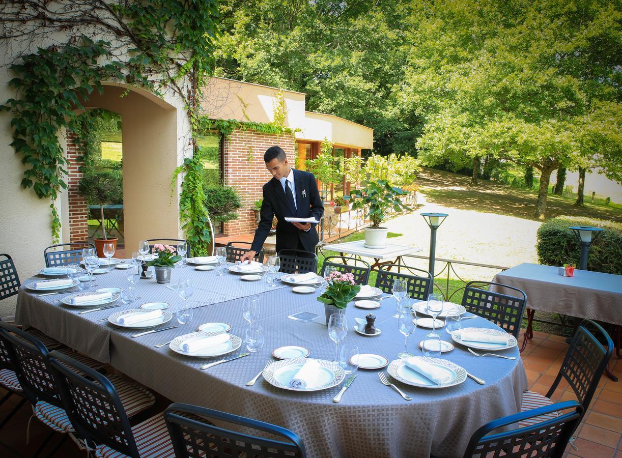 Les Trois Soleils Hotel Saint Cere Bagian luar foto